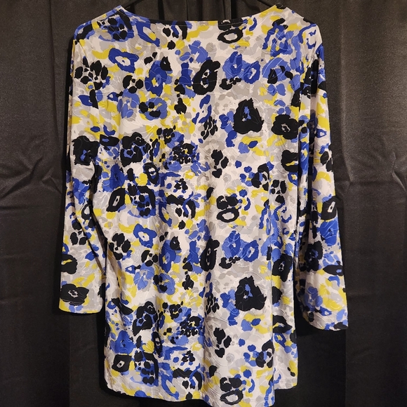 🔥Print ¾ Sleeve Top | Sz M - Picture 2 of 3